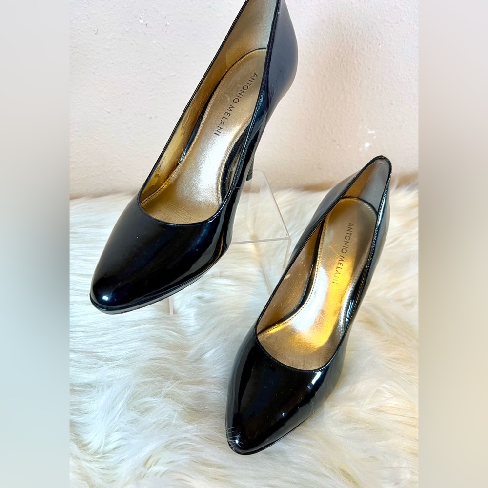 ANTONIO MELANI Black Patent Leather Pointed Toe Pumps. Size 8.5M
Heels 4”